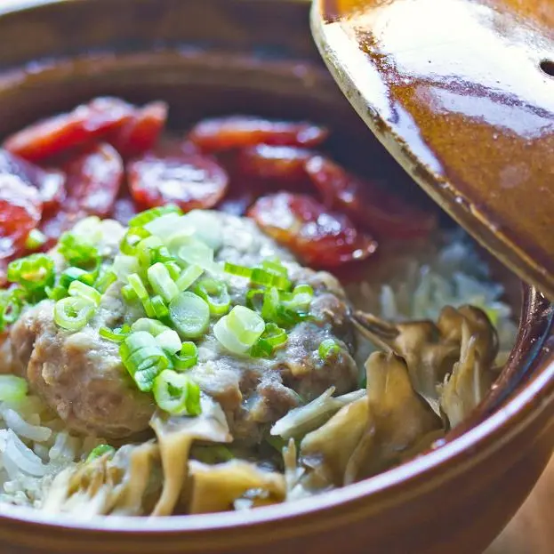Clay Pot Rice with Chinese Sausage